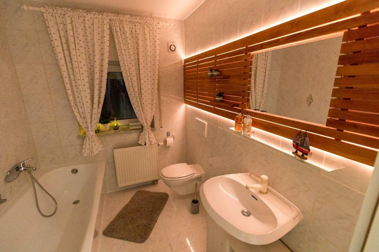 Ferienwohnung Landhaus Swisttal - In Der Naehe Phantasialand Bruehl Und Palmenparadies Therme Euskirchen ภายนอก รูปภาพ